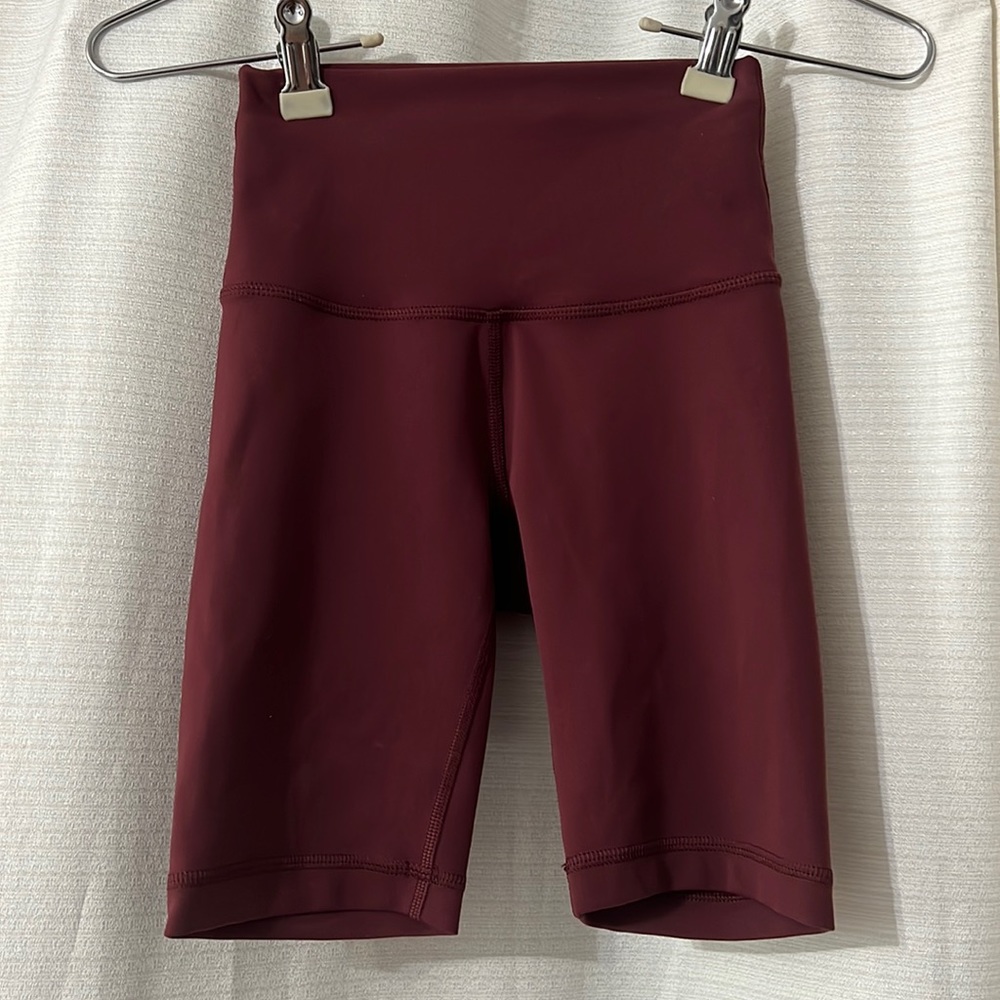 EUC - Lululemon Wunder Train biker shorts - Red Merlot - womens size 0.